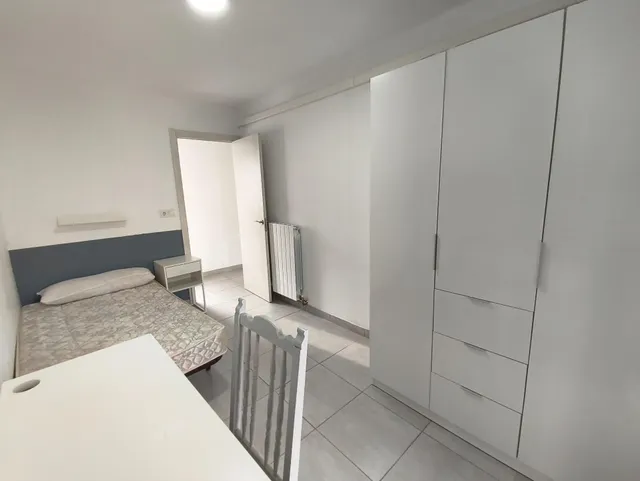 Piso de 72m2 útiles. Distribuido en tres dormitorios, salón, cocina y baño — 17