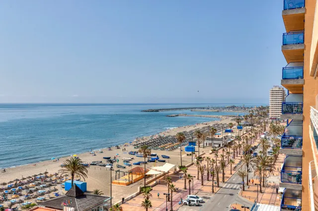Amplio piso en alquiler de larga temporada en primera línea de playa, con vistas frontales al mar — 20