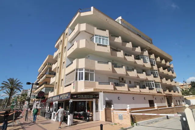 ¡Oportunidad única en el Paseo Marítimo, un dormitorio, terraza, parking, magníficas vistas al mar! — 18