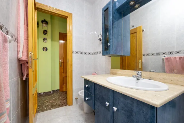 Exclusiva vivienda con gran terraza y múltiples posibilidades frente a Plaza José Zamora en Maracena. — 36