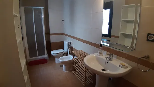 APARTAMENTO SEMINUEVO, CÉNTRICO CON PISCINA COMUNITARIA, AIRE ACONDICIONADO Y PLAZA DE GARAJE — 9