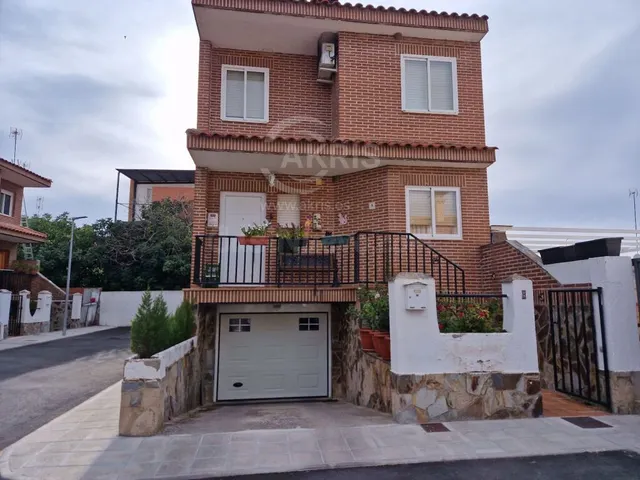 Chalet Pareado en Mocejon — 2