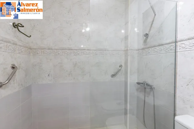 Amplia vivienda en pleno centro de Granada — 24