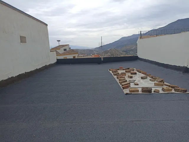 Casa en canjayar zona plaza del ayuntamiento de siete habitaciones trea baños para reformar — 33