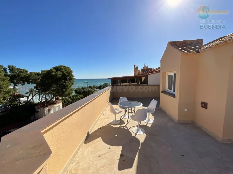 DUPLEX CON VISTAS AL MAR A SOLO 40 METROS DE LA PLAYA