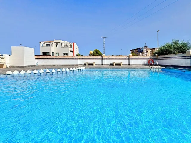Se vende un bungalow de dos dormitorios y un solárium privad - foto 3