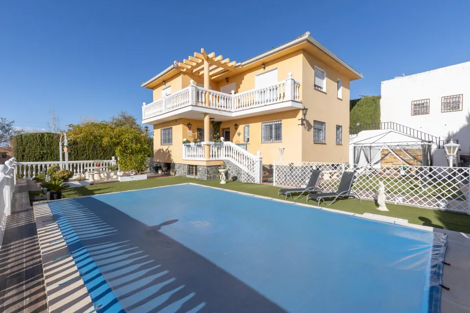 ¡MAGNIFICO CHALET INDEPENDIENTE CON CALIDADES ESPECTACULARES Y PISCINA PRIVADA EN GOJAR!