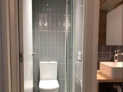 Planta baja a la venta ideal para inversores en El Raval, Barcelona — 25