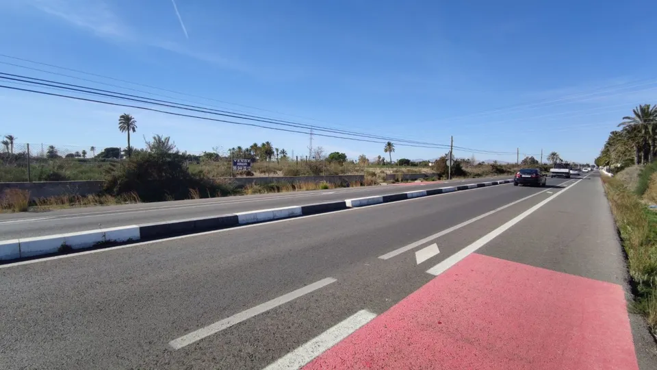 SE VENDE PARCELA DE 7.000 M2, FACHADA A LA CRTA DE SANTA POLA.