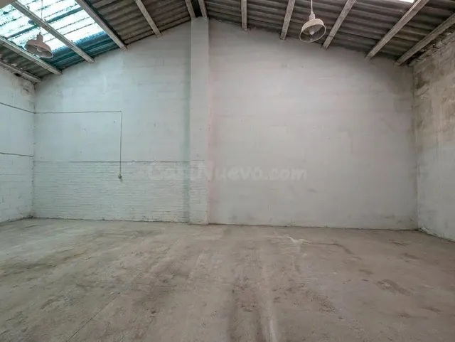 NAVE INDUSTRIAL DE 317 M2. EN POLIGONO INDUSTRIAL CARRETERA  - foto 3