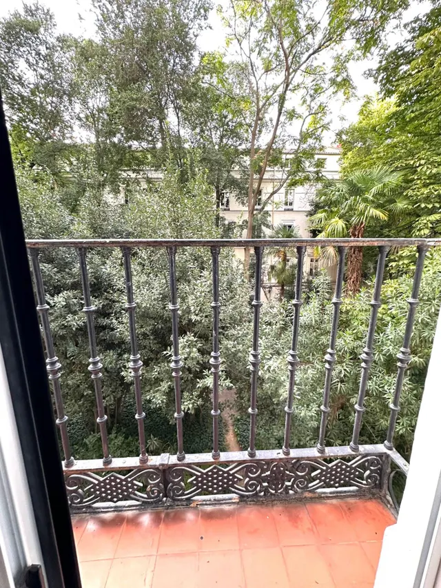 IMPRESIONANTE VIVIENDA EN CLAUDIO CUELLO ESQUINA JORJE JUAN — 23