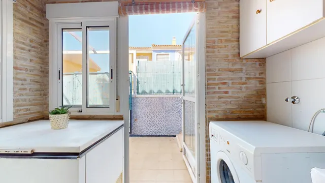 CHALET CON AMPLIA PARCELA JUNTO A LA PLAYA DE LAS HIGUERICAS – TORRE DE LA HORADADA — 11