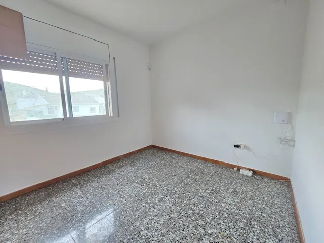 ¡Oportunidad única en Canyelles! Casa independiente con gran terreno llano en la entrada de la Urb. Les Palmeres — 11