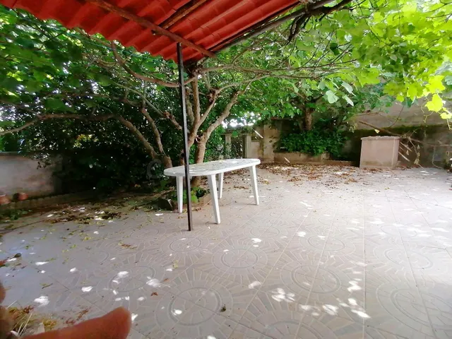 Amplia Casa con Gran Patio en Hinojal Ideal para Reformar - 