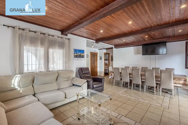 Chalet independiente con pozo propio y placas solares — 4