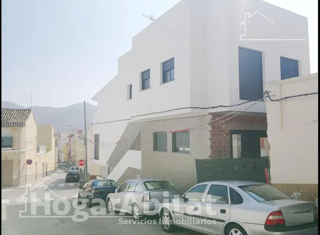 CASA SEMINUEVO CON GARAJE Y TERRAZA — 23