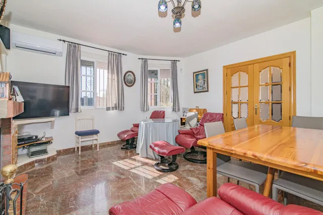¡Oportunidad Única! Se Vende Magnífica Casa en Esquina con Amplia Parcela — 6