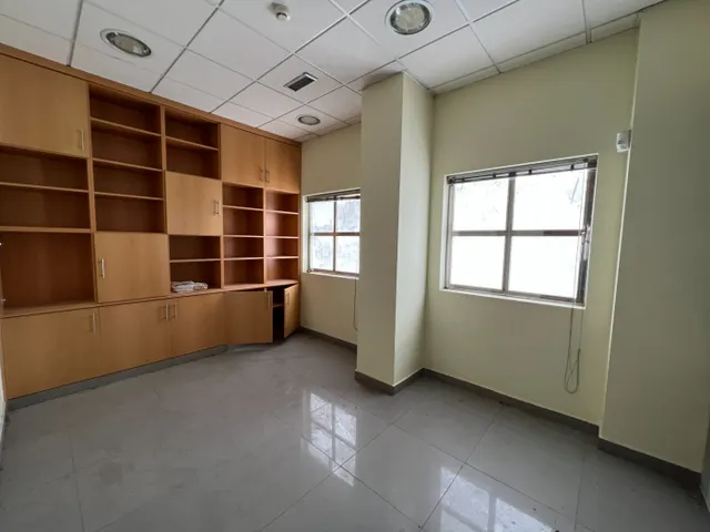 LOCAL EN ALQUILER Y VENTA EN LA AVENIDA DE ESPAÑA — 3
