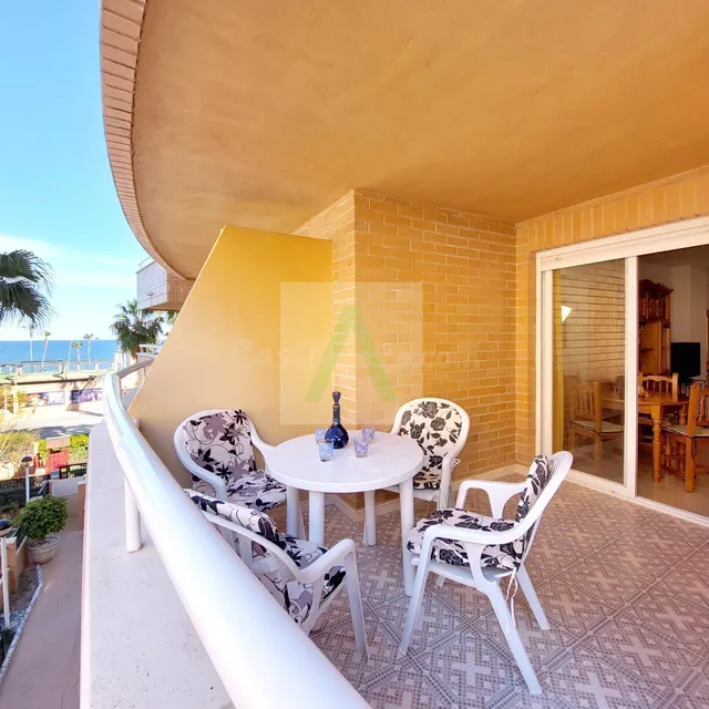 Precioso apartamento en Primerísima línea de playa!! - foto 4