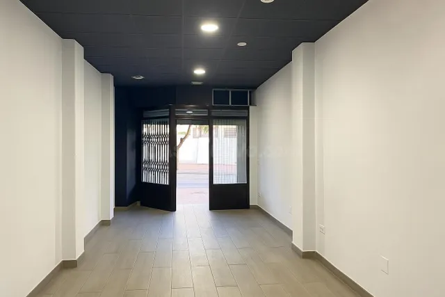 LOCAL COMERCIAL CON LUZ Y AGUA - foto 2