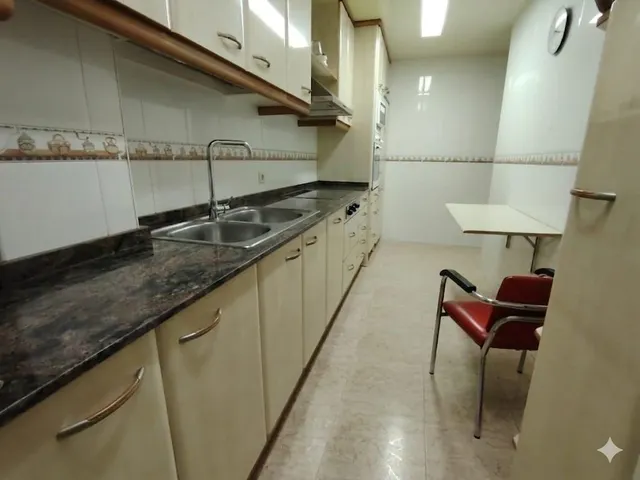 Piso de 4 habitaciones con ascensor en Collblanc — 10