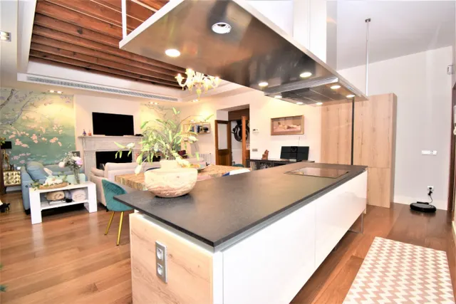 PISO EN VENTA CON PLAZA DE GARAJE JUNTO A LA CATEDRAL — 23