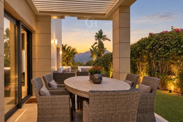 Villa vitalis · arquitectura, luz y bienestar privado frente al montgo javea — 13