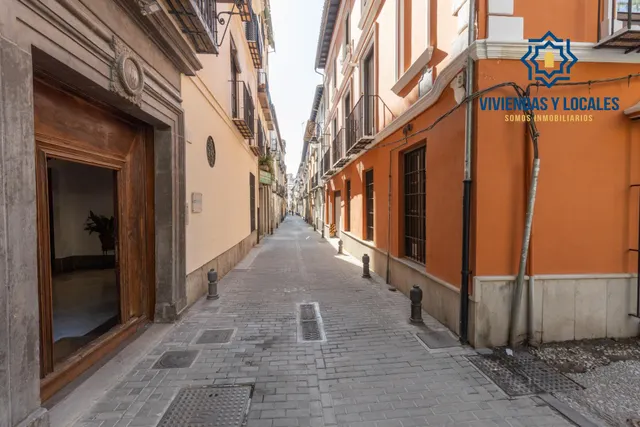 Piso en esquina con terraza y vistas a Plaza Mariana Pineda, Granada — 44