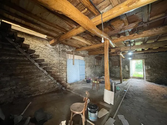 SE VENDE CASA EN CORULLÓN — 30