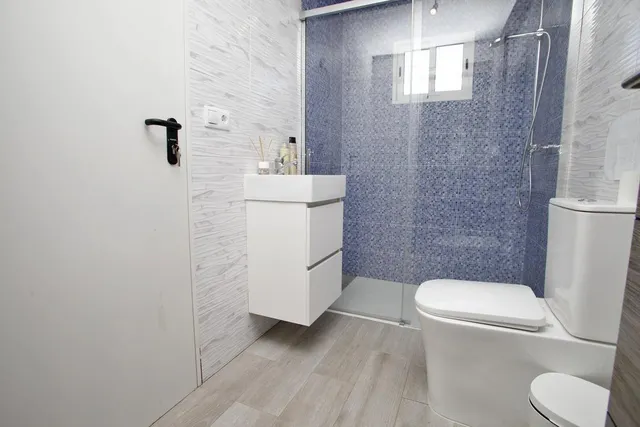 CHALET INDEPENDIENTE CON PISCINA EN LOS ÁNGELES — 47