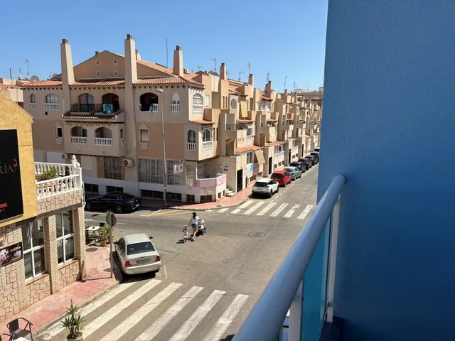 Apartamento céntrico, luminoso, y elegantemente reformado (1.ª planta). Balcón con orientación este, piscina comunitaria y a solo 800 m de Playa del Cura. — 8