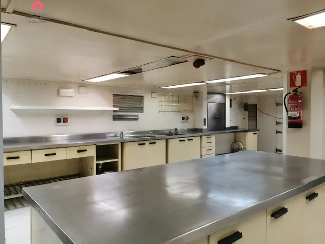 ESCORXADOR. LOCAL COMERCIAL IDEAL CAFETERIA — 12
