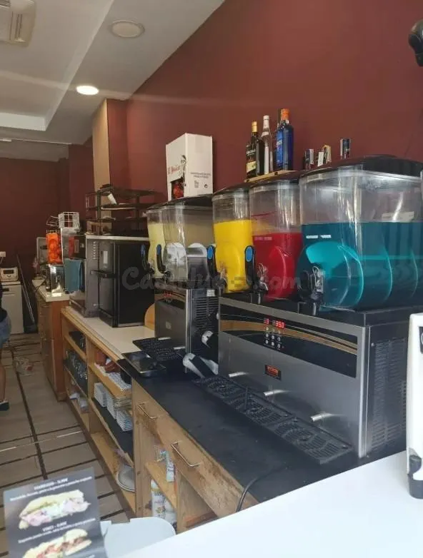 TRASPASO DE CAFETERIA EN EXCELENTE UBICACIÓN AL LADO DE PLAZ - foto 4