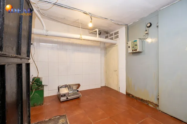 Local Comercial Avenida Enrique Martín Cuevas No.6 L8 — 19