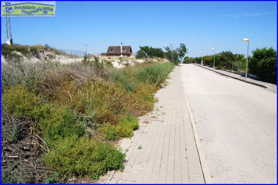 Amplia Parcela en Venta en Fortuna - Zona El Reloj