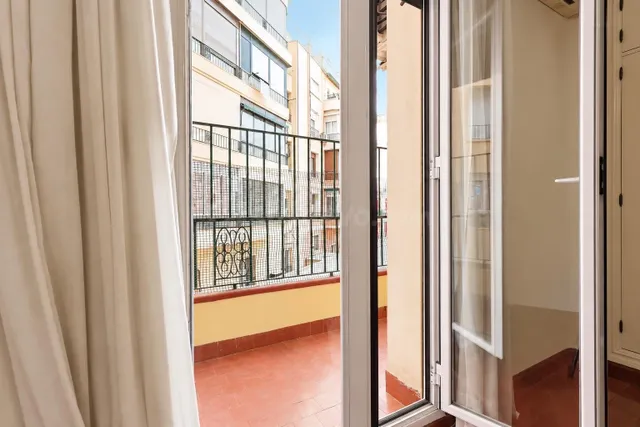 Piso en Calle Alcalá. A Reformar