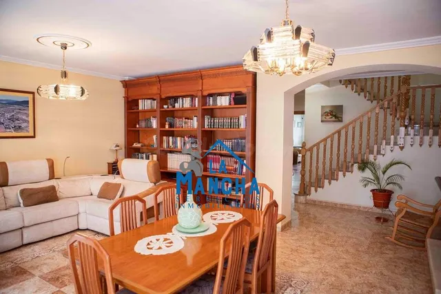 *595.000€* inmobiliaria la mancha vende casa en el barrio de san pablo de Albacete — 2
