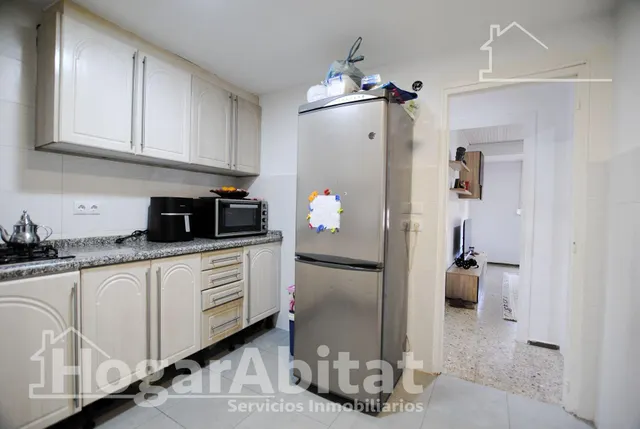 ¡gran oportunidad! muy amplio de 4 dormitorios, con balcón junto av beniopa — 6