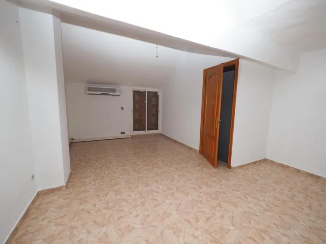 SE VENDE CASA ADOSADA EN RUBI, ZONA MERCAT — 20