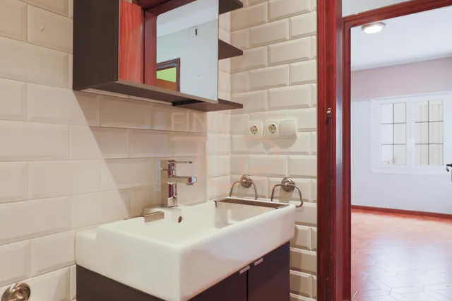 VENTA de AMPLIO en BREDA:  4 DORMITORIOS, MUY LUMINOSO y JUNTO al CENTRO DE BREDA — 24