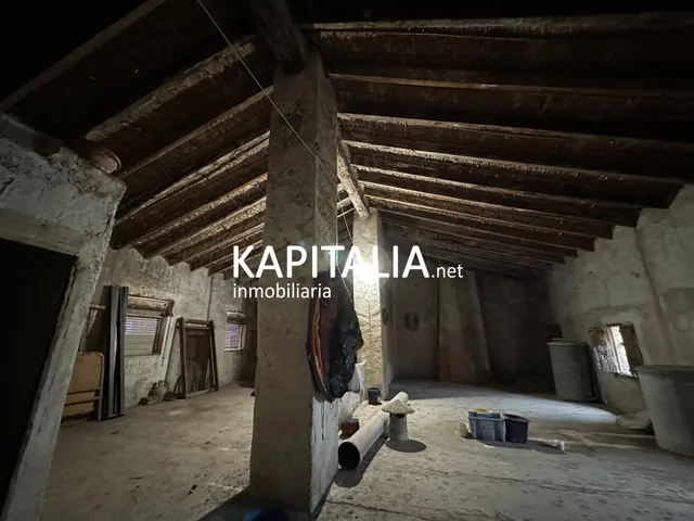 Casa en VENTA en Cerdà con cochera, patio interior y chimenea, ideal para reformar — 27