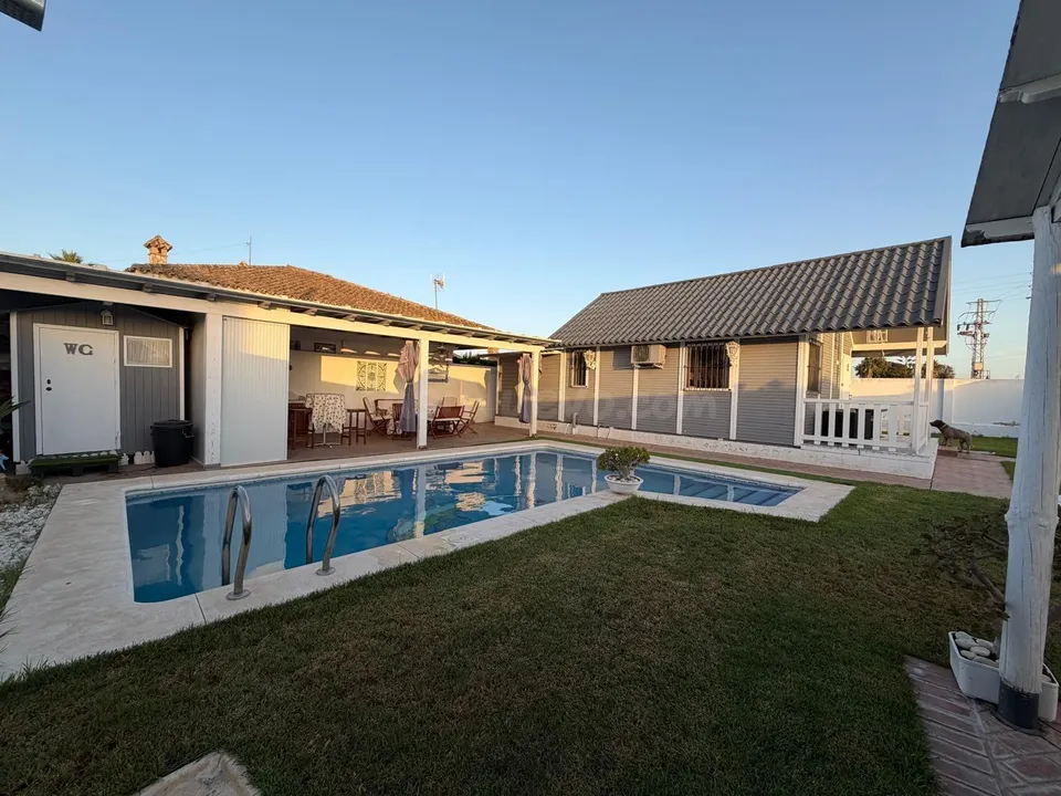 VENTA DE PARCELA RÚSTICA CON PISCINA Y BONITA CASA DE CAMPO!!!
