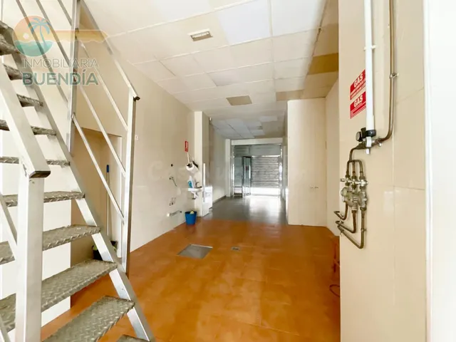 FANTASTICO LOCAL COMERCIAL A TAN SOLO 120M DE LA PLAYA — 3