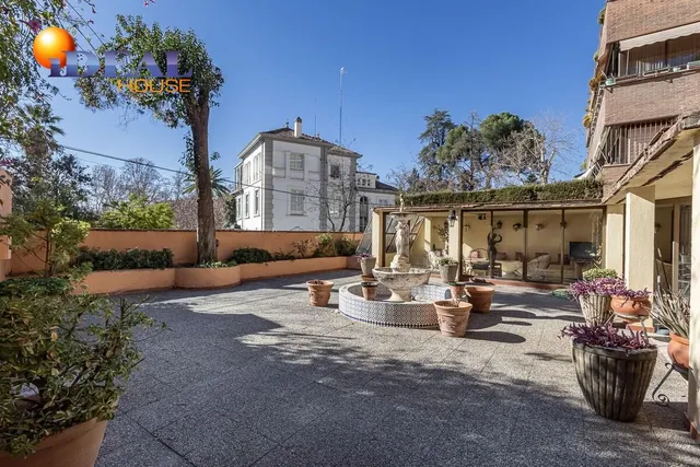 EXCLUSIVO PISO CON JARDÍN PRIVATIVO EN UNA DE LAS MEJORES URBANIZACIONES DE GRANADA — 16