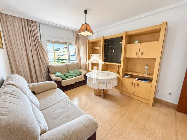 PISO EN VENTA EN ALICANTE. ZONA DE LA FLORIDA. 134m2 CON 4 habitaciones DOBLES, 2 BAÑOS COMPLETOS, TERCERA PLANTA CON ASCNESOR, TERRAZA Y DESPENSA. — 7