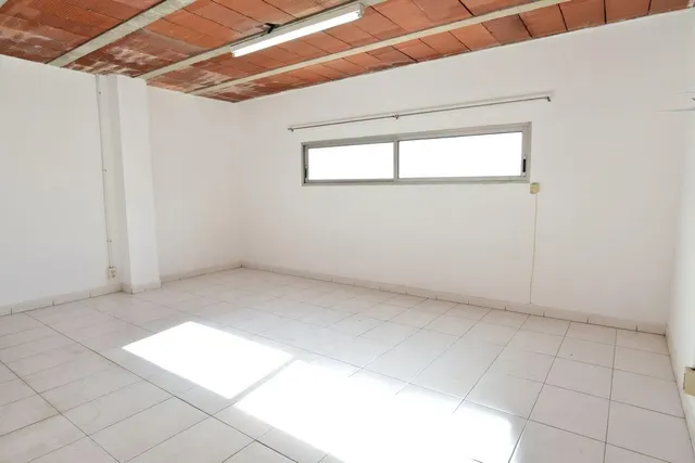 Casa con gran garaje de 154 m2 y terrazas en el centro de Sant Vicenç dels Horts — 26