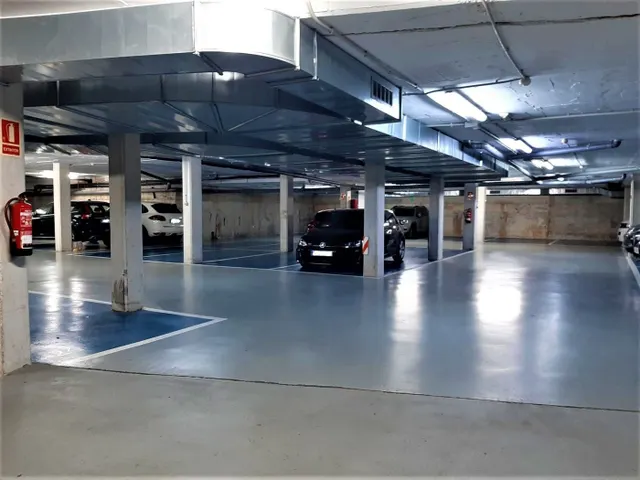 Plaza de parquing Calle Anglesola/Joan Gamper — 4