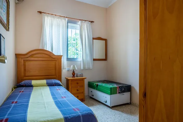 Vive en Simón Verde: Casa pareada con patio, garaje cubierto, piscina y el metro a un paso. — 27