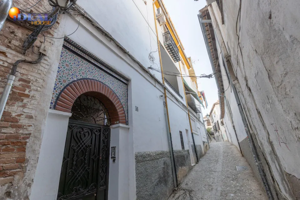 Edificio en venta completo junto a Gran Vía- Bajo Albaicín