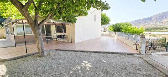 EN VENTA CHALET EN NOVELDA EN LA ZONA DE LA SERRETA - foto 3